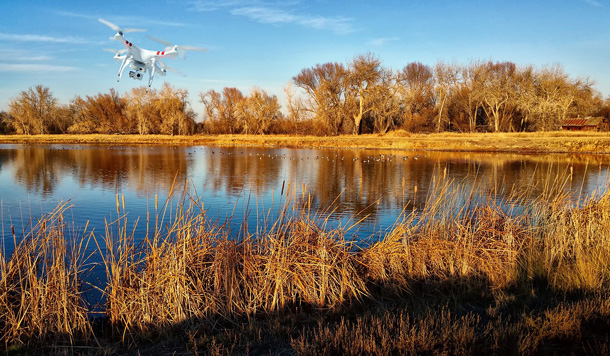 La technologie de pointe en plein essor : pêcher avec des drones